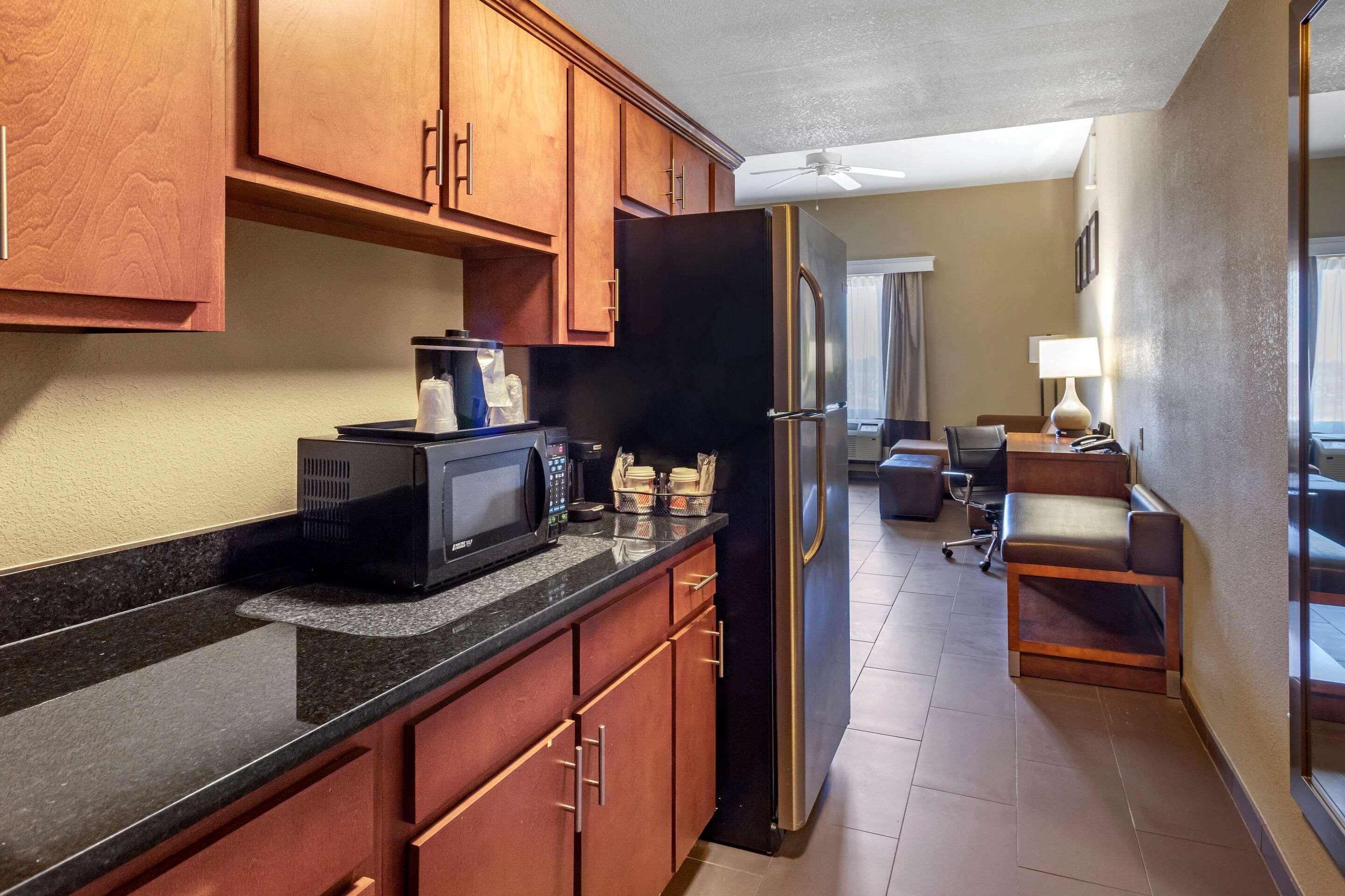 Comfort Suites Batesville Bagian luar foto