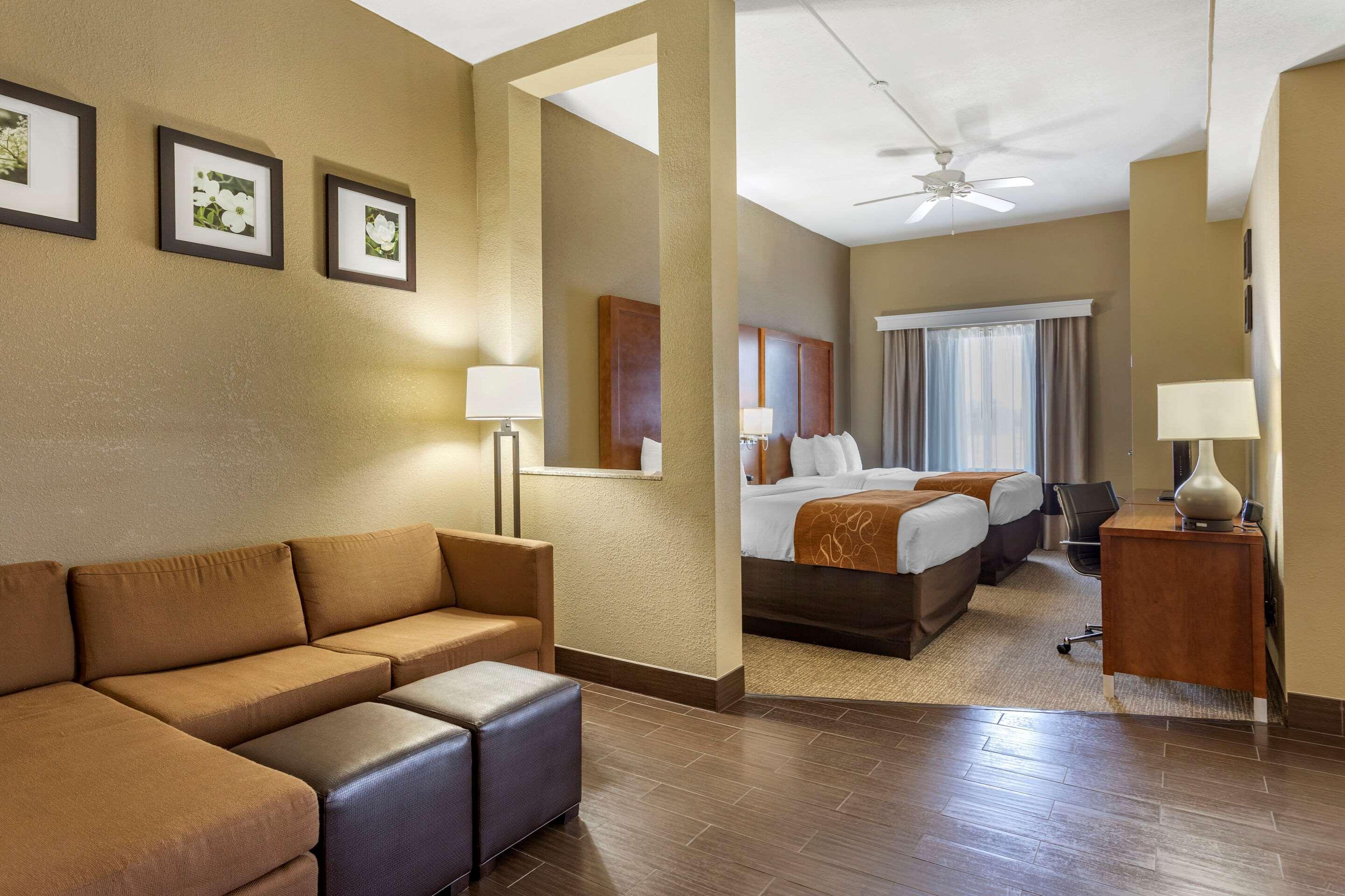 Comfort Suites Batesville Bagian luar foto