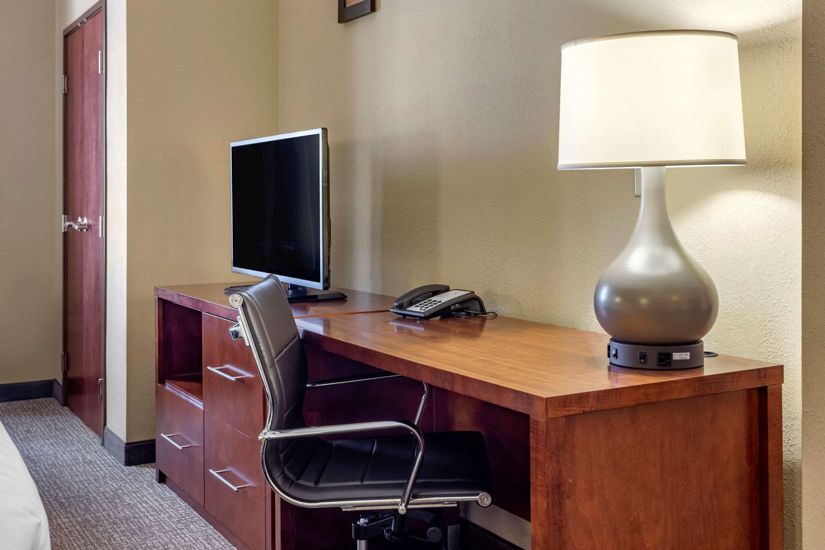 Comfort Suites Batesville Bagian luar foto