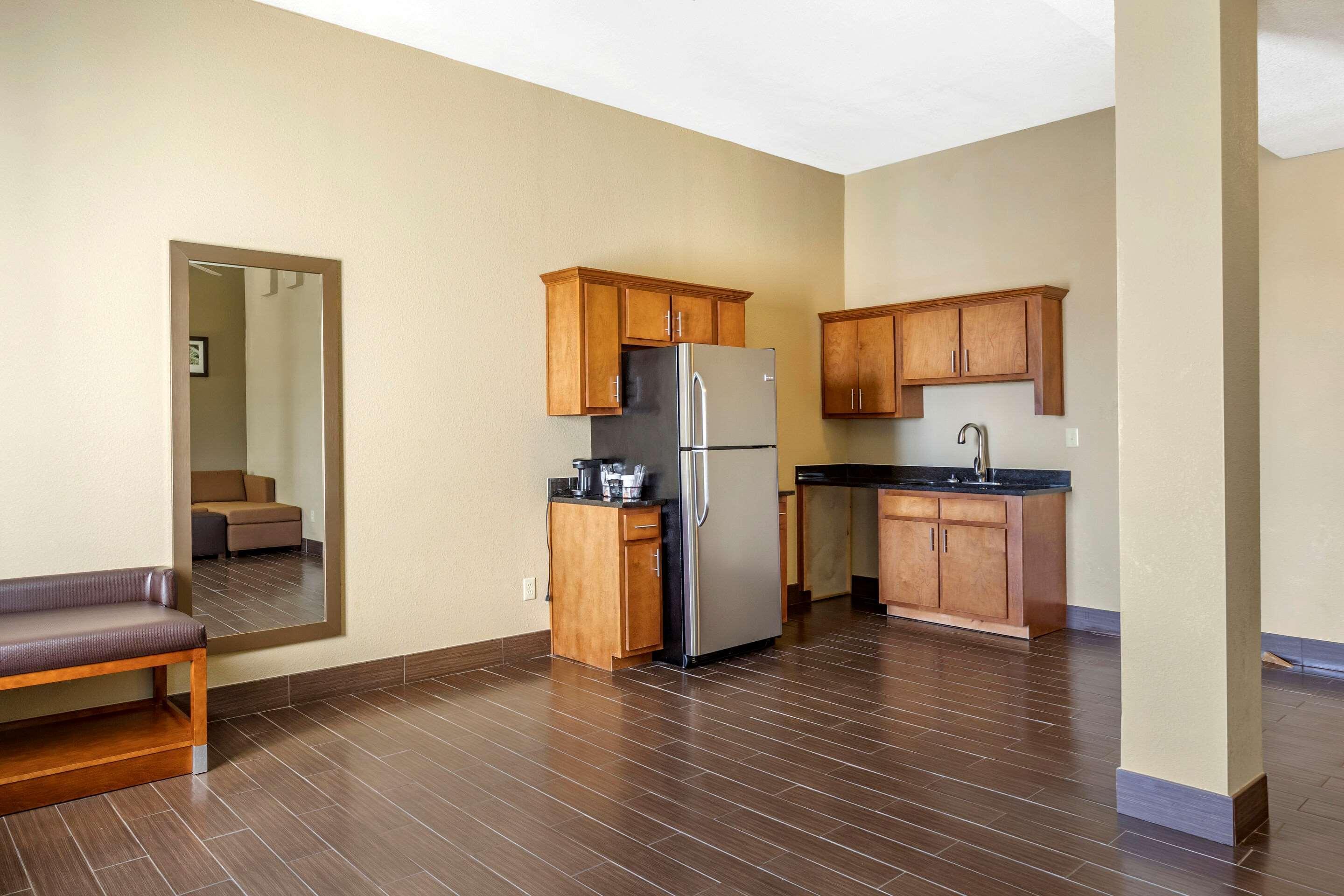 Comfort Suites Batesville Bagian luar foto