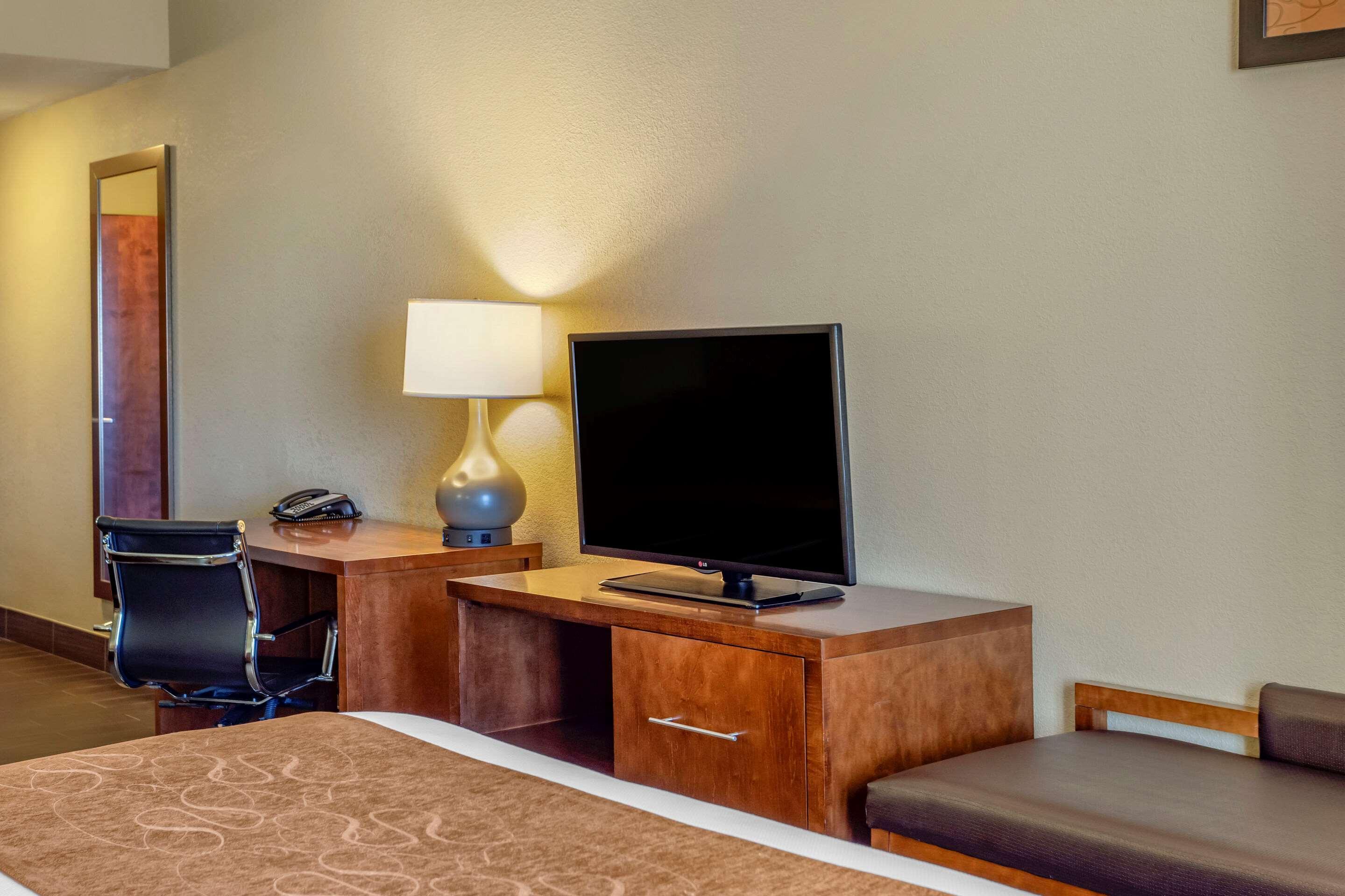 Comfort Suites Batesville Bagian luar foto