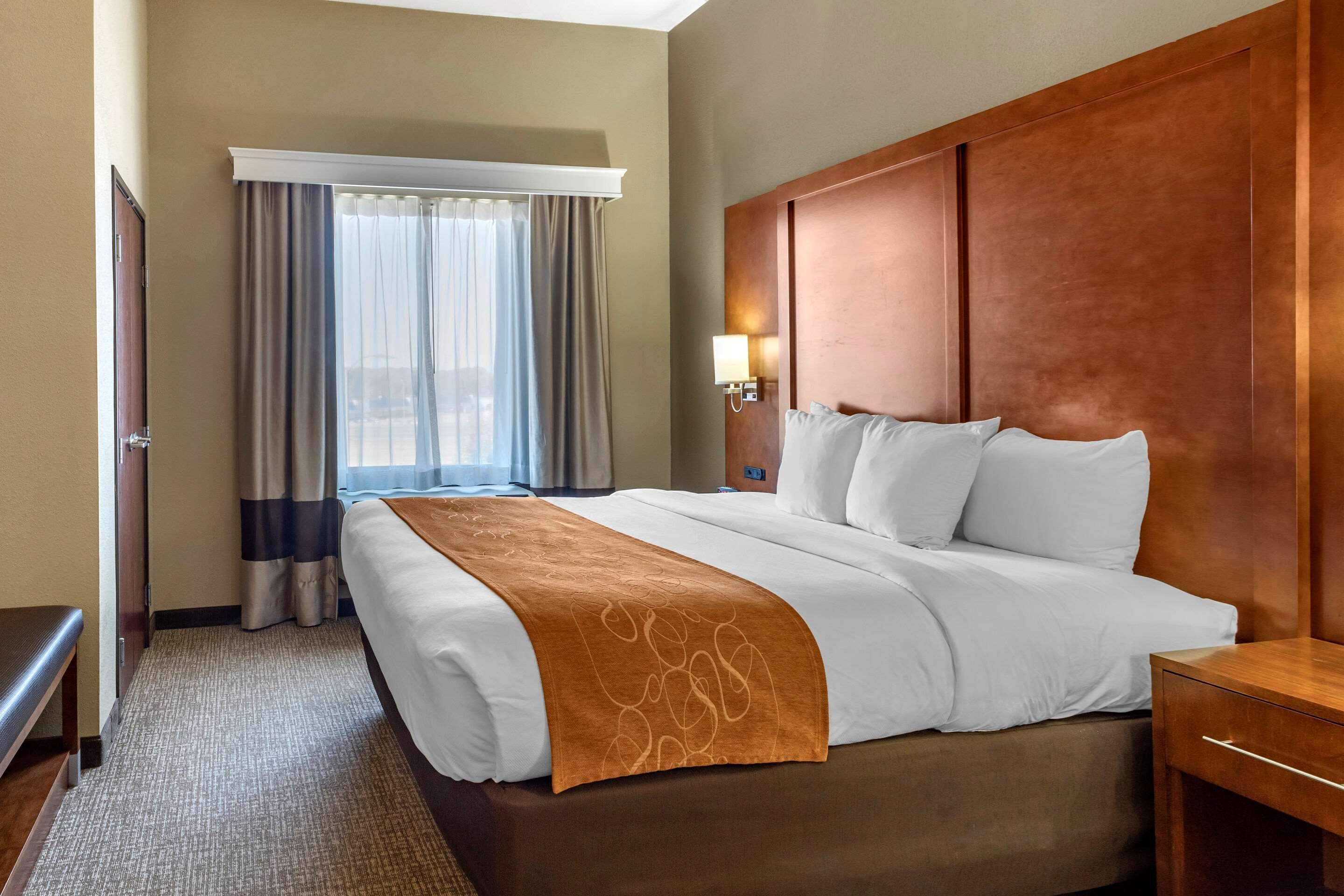 Comfort Suites Batesville Bagian luar foto