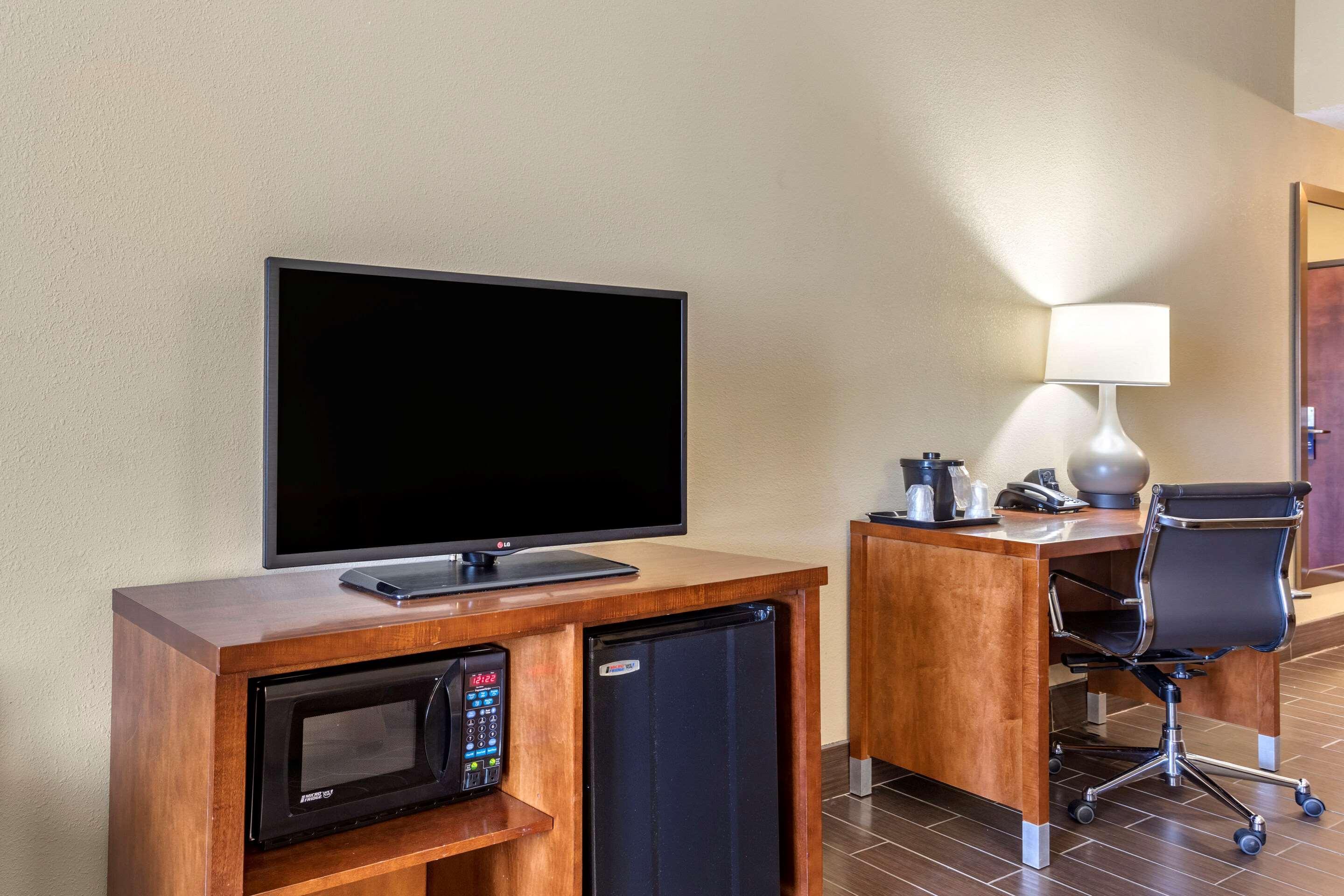 Comfort Suites Batesville Bagian luar foto
