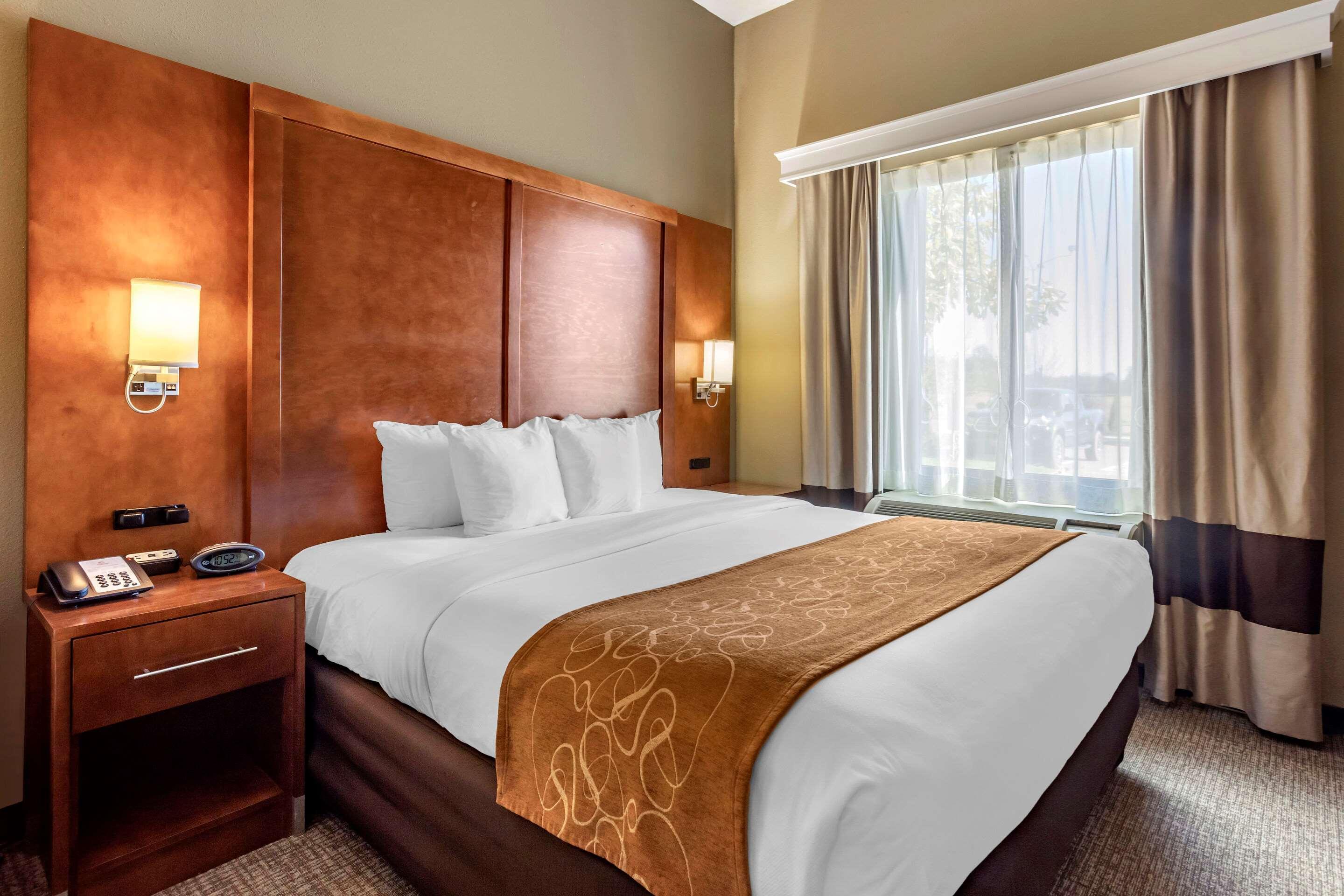 Comfort Suites Batesville Bagian luar foto