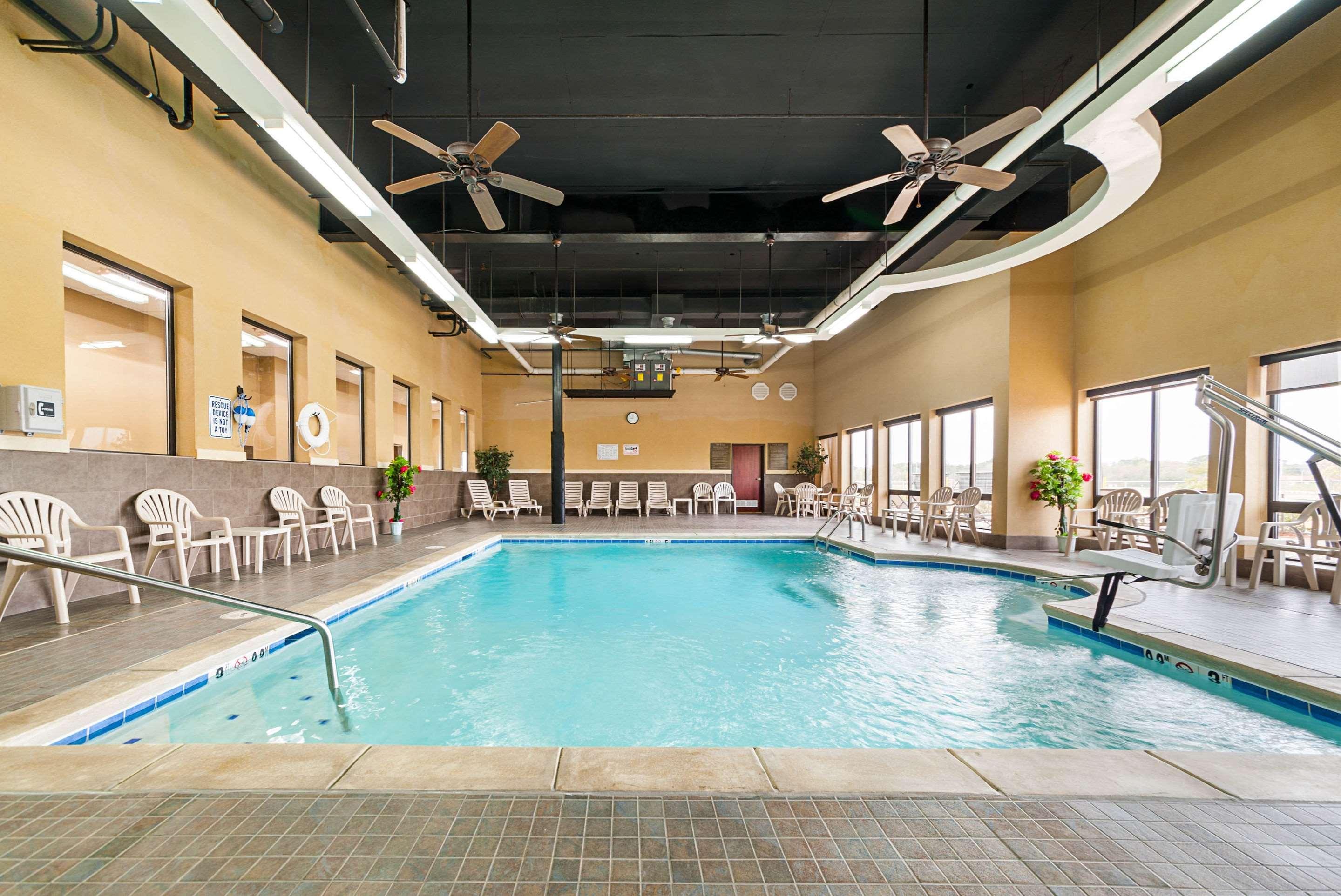 Comfort Suites Batesville Bagian luar foto