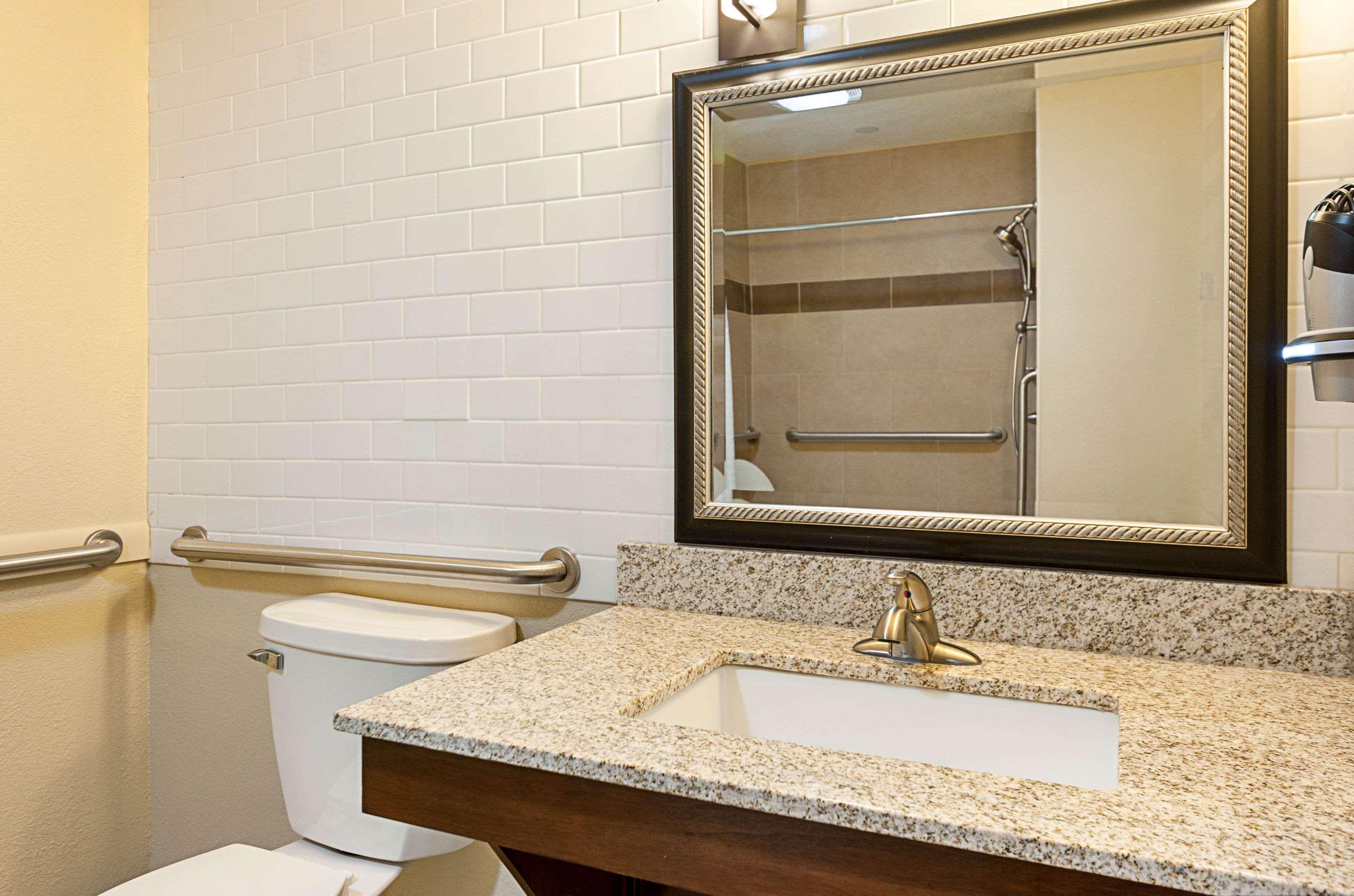 Comfort Suites Batesville Bagian luar foto