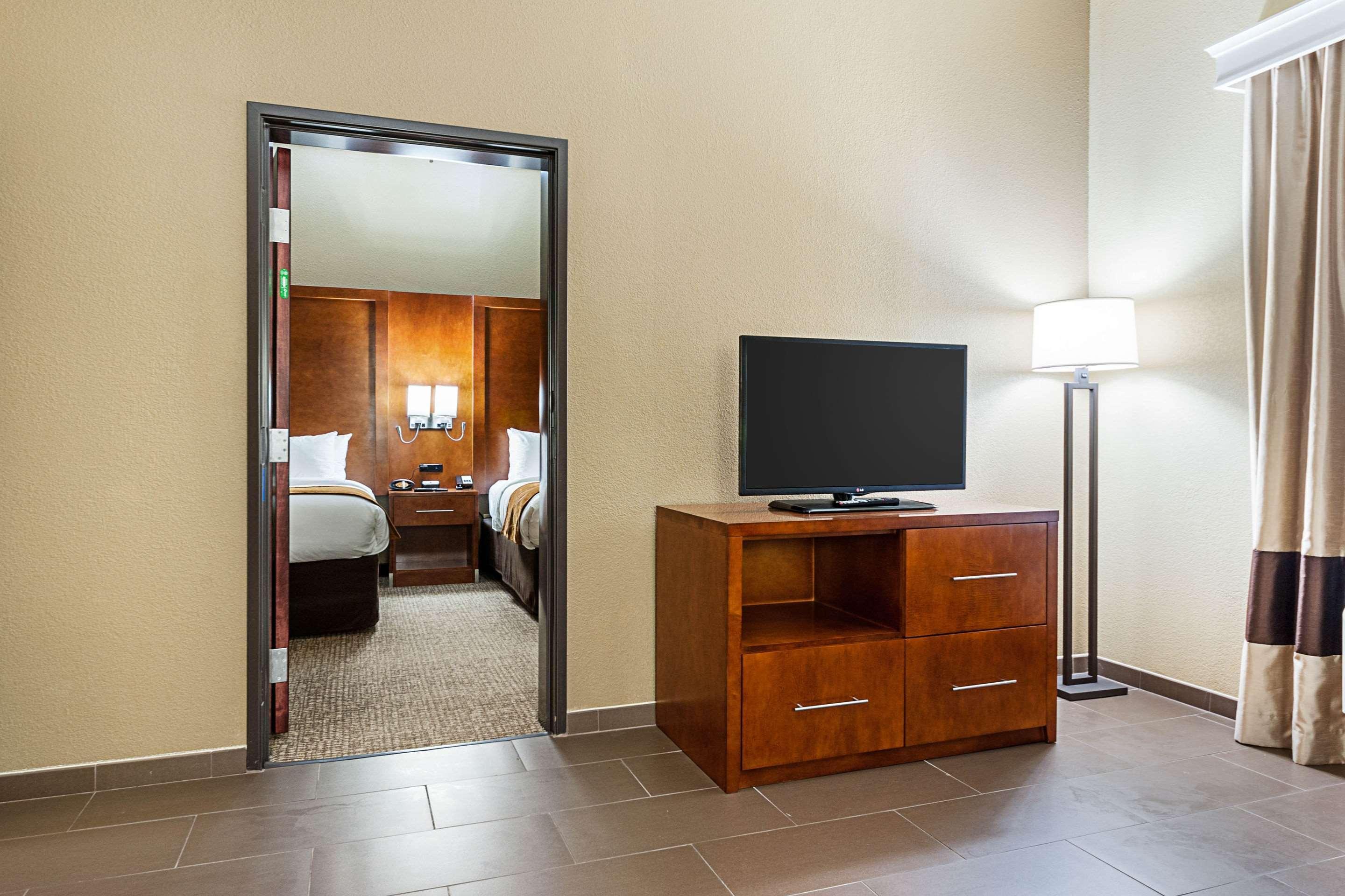 Comfort Suites Batesville Bagian luar foto