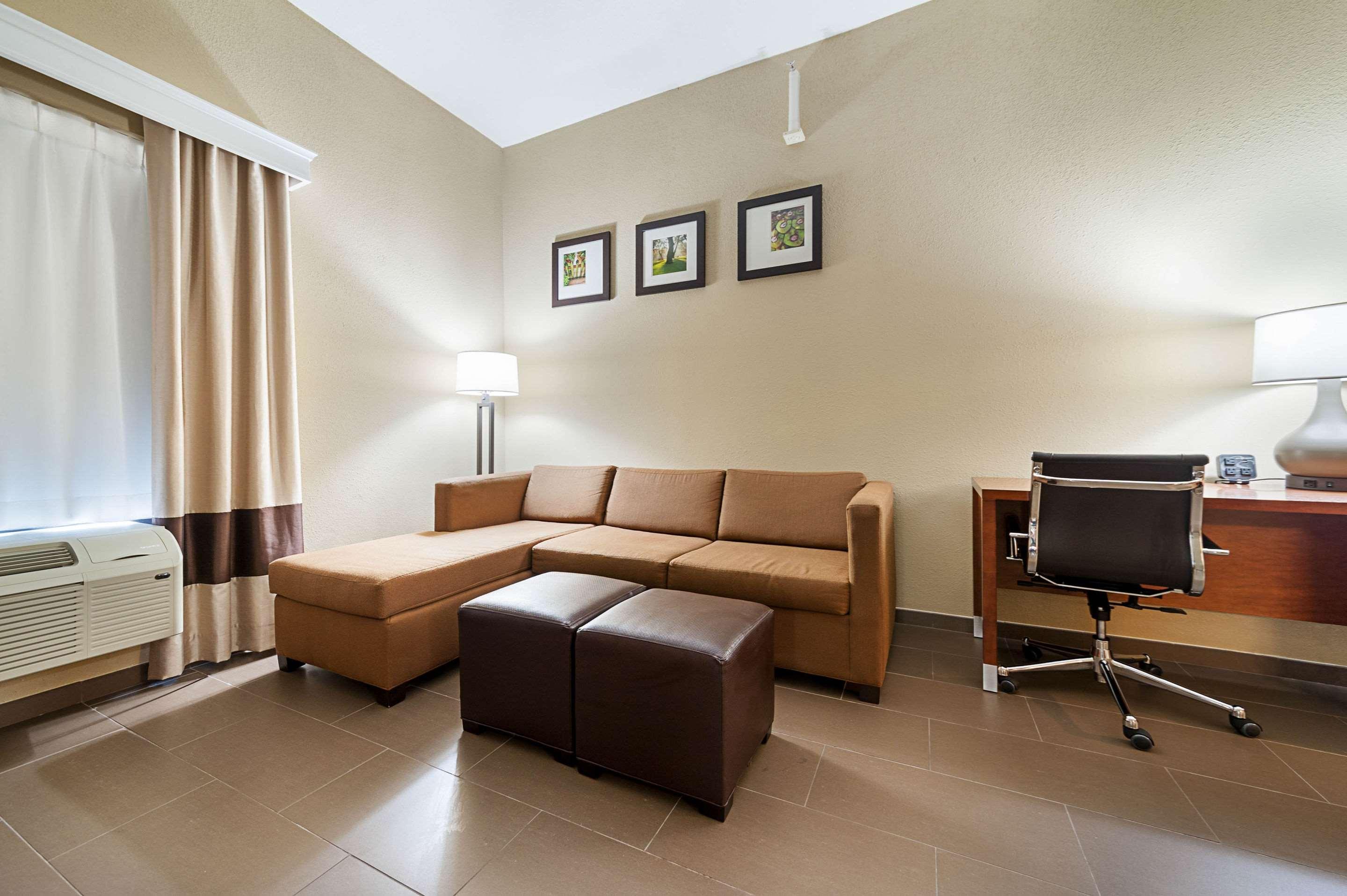 Comfort Suites Batesville Bagian luar foto