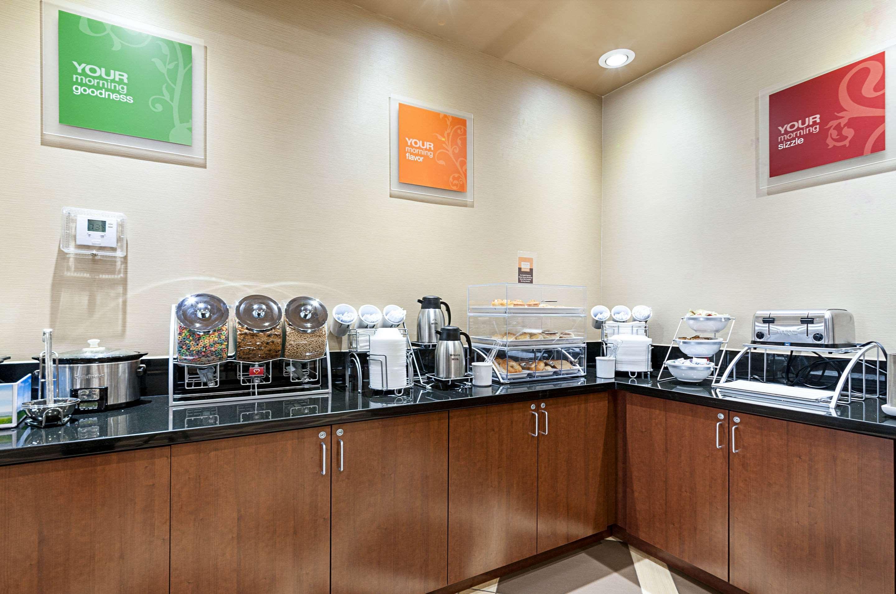 Comfort Suites Batesville Bagian luar foto