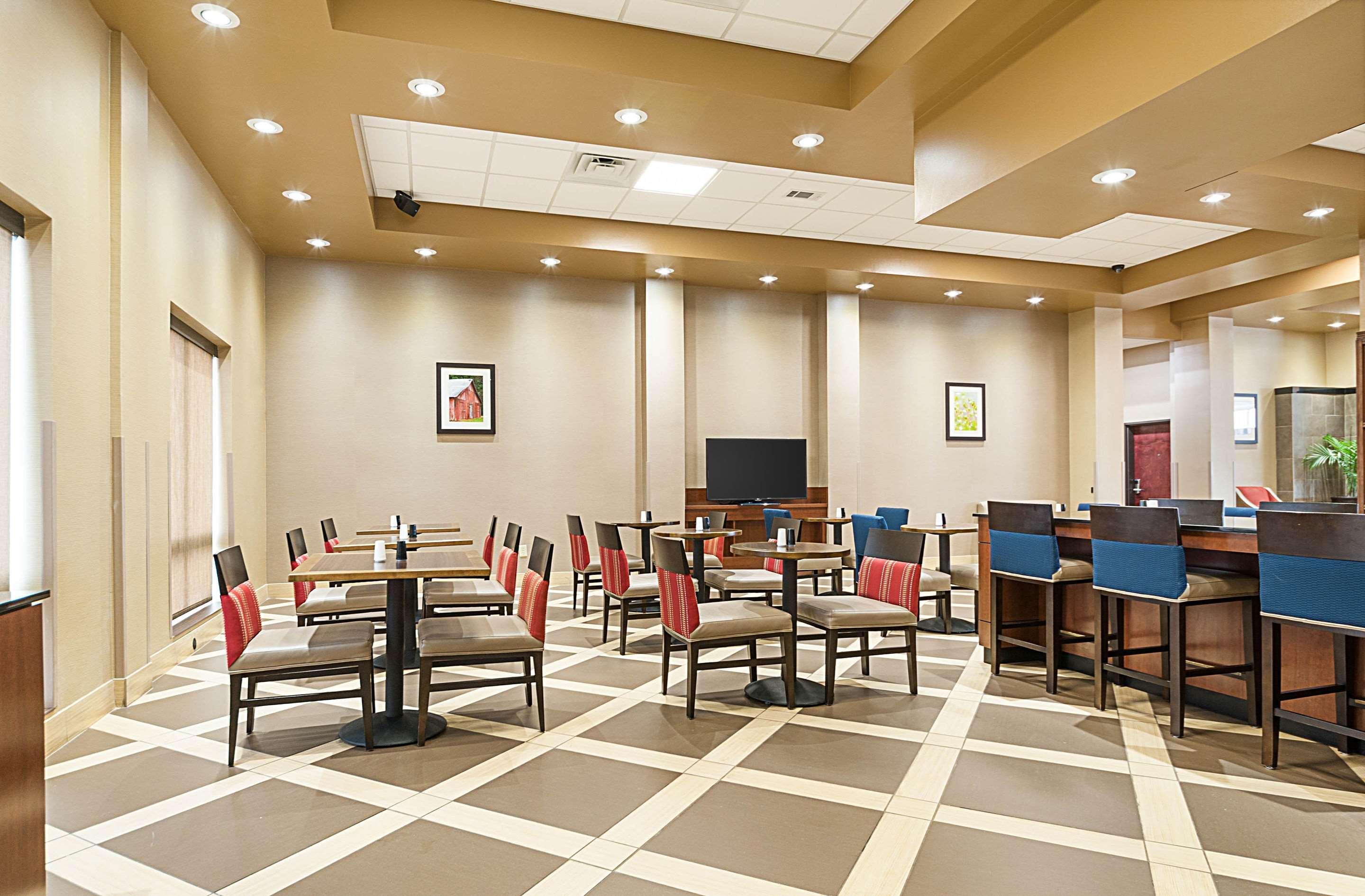 Comfort Suites Batesville Bagian luar foto