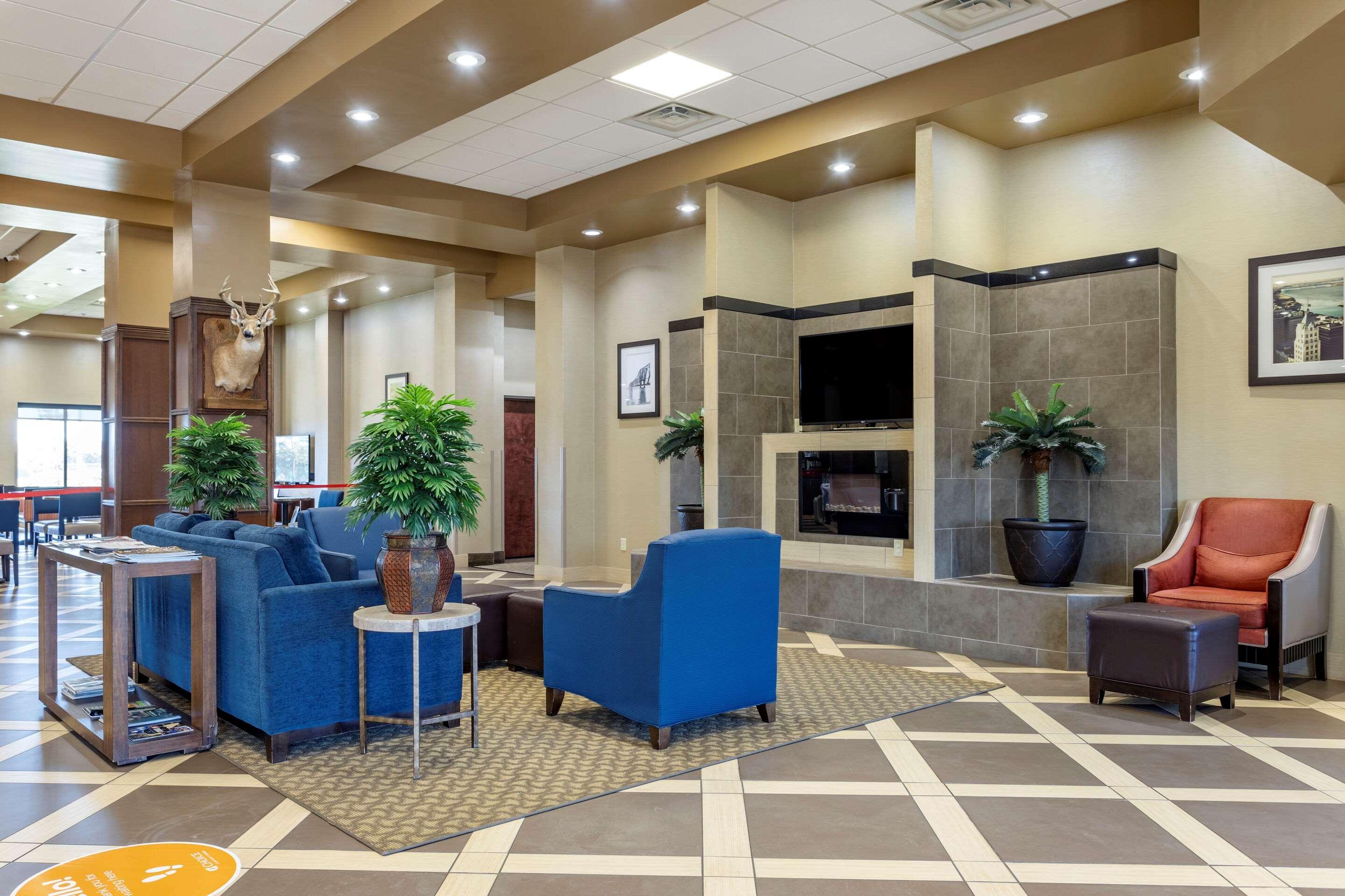Comfort Suites Batesville Bagian luar foto