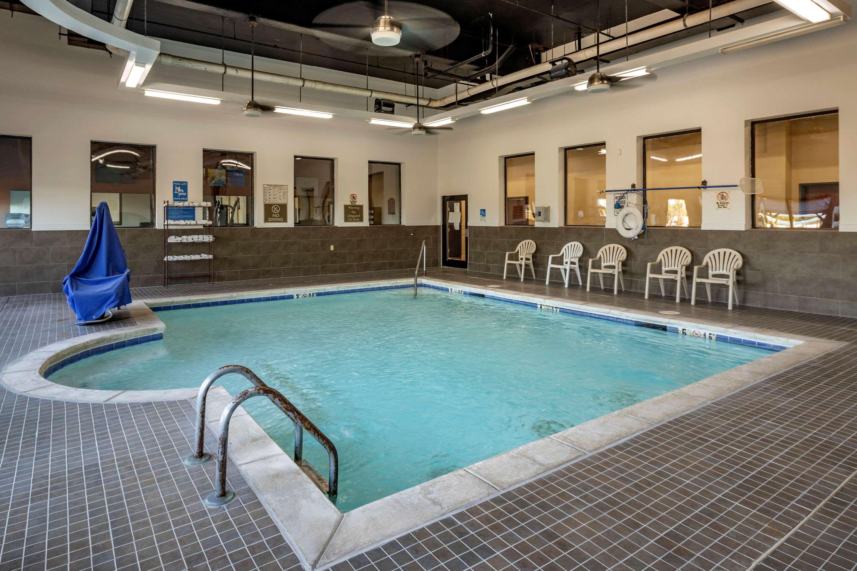Comfort Suites Batesville Bagian luar foto