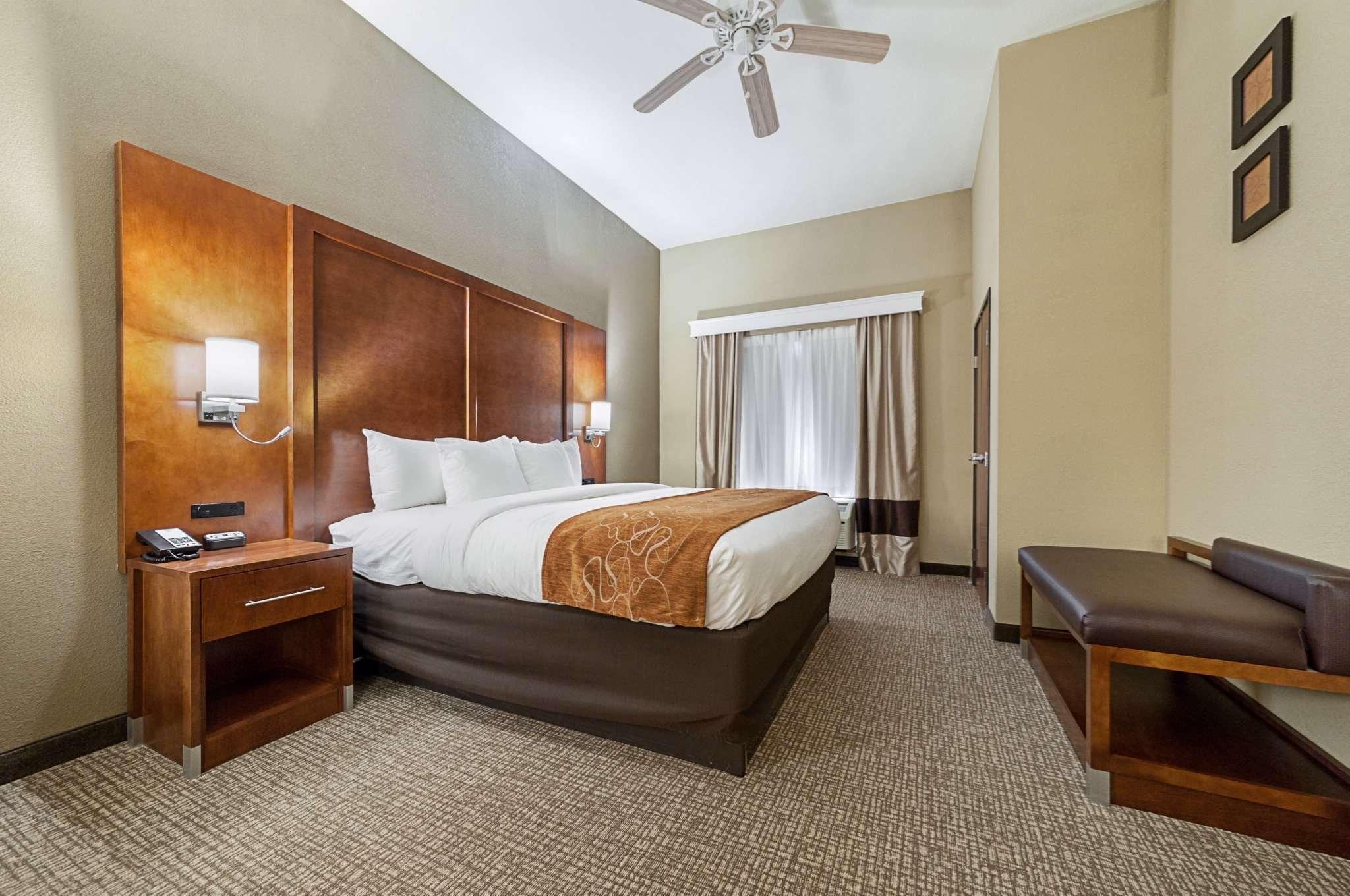 Comfort Suites Batesville Bagian luar foto
