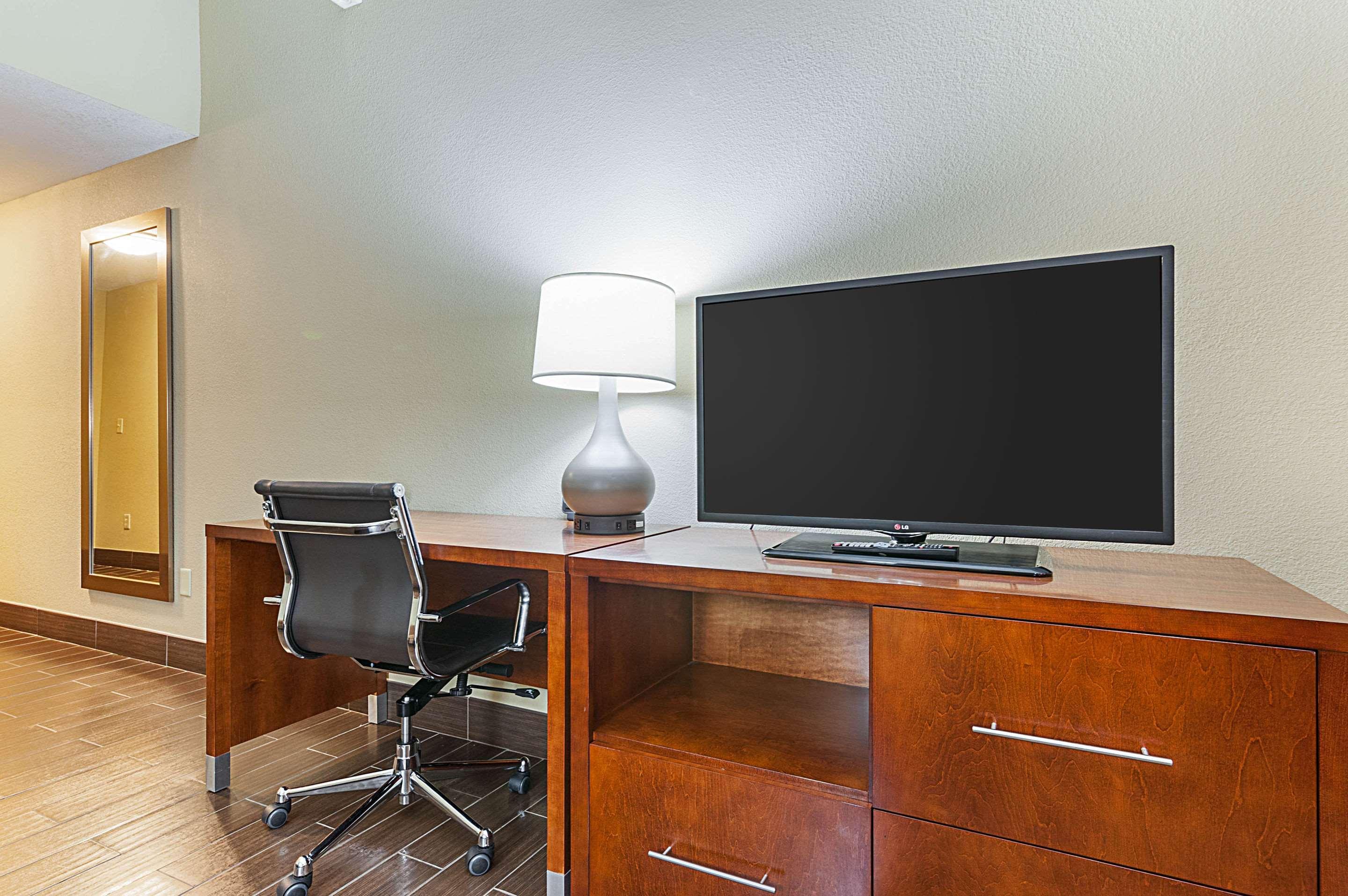 Comfort Suites Batesville Bagian luar foto