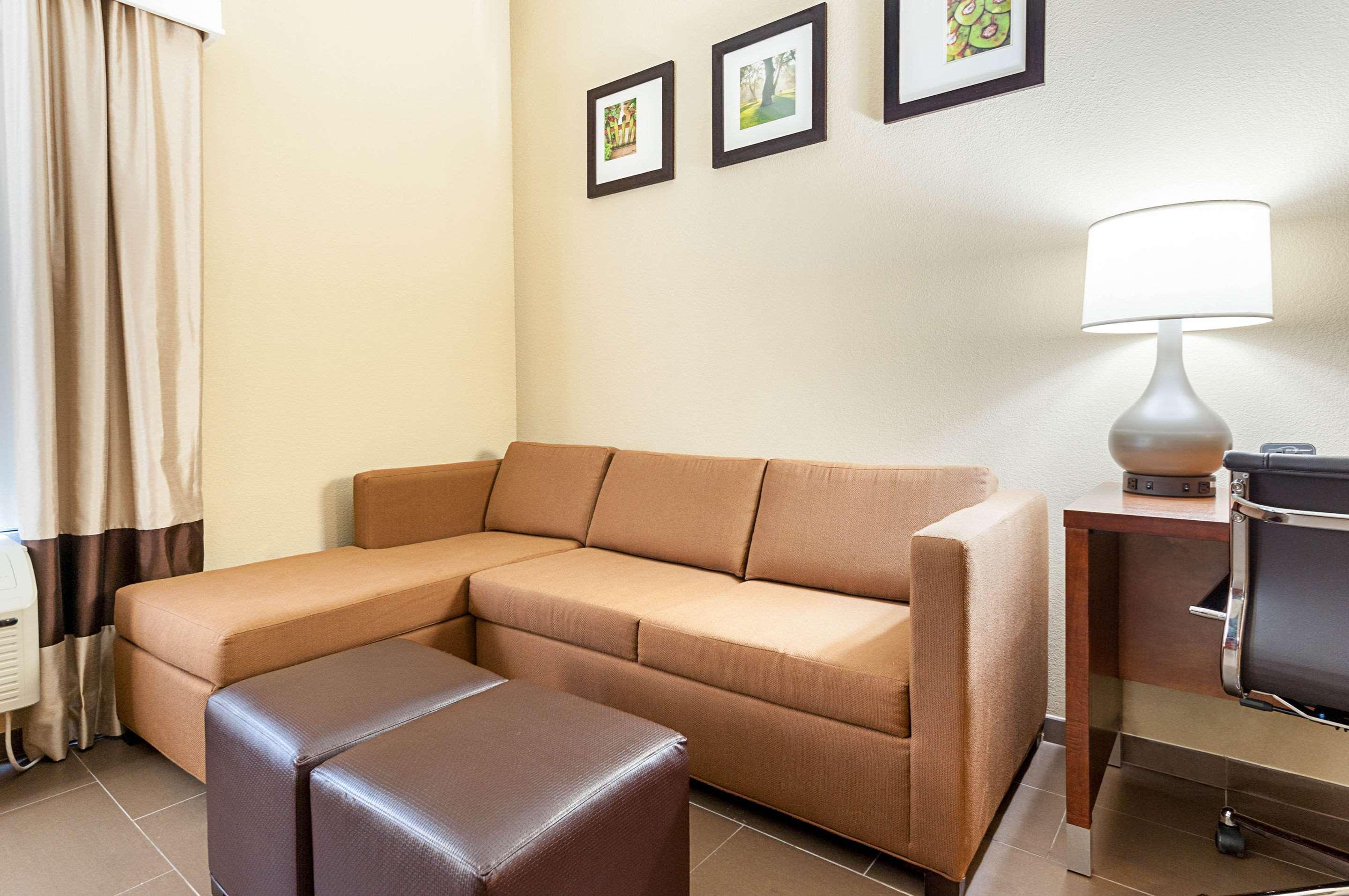 Comfort Suites Batesville Bagian luar foto
