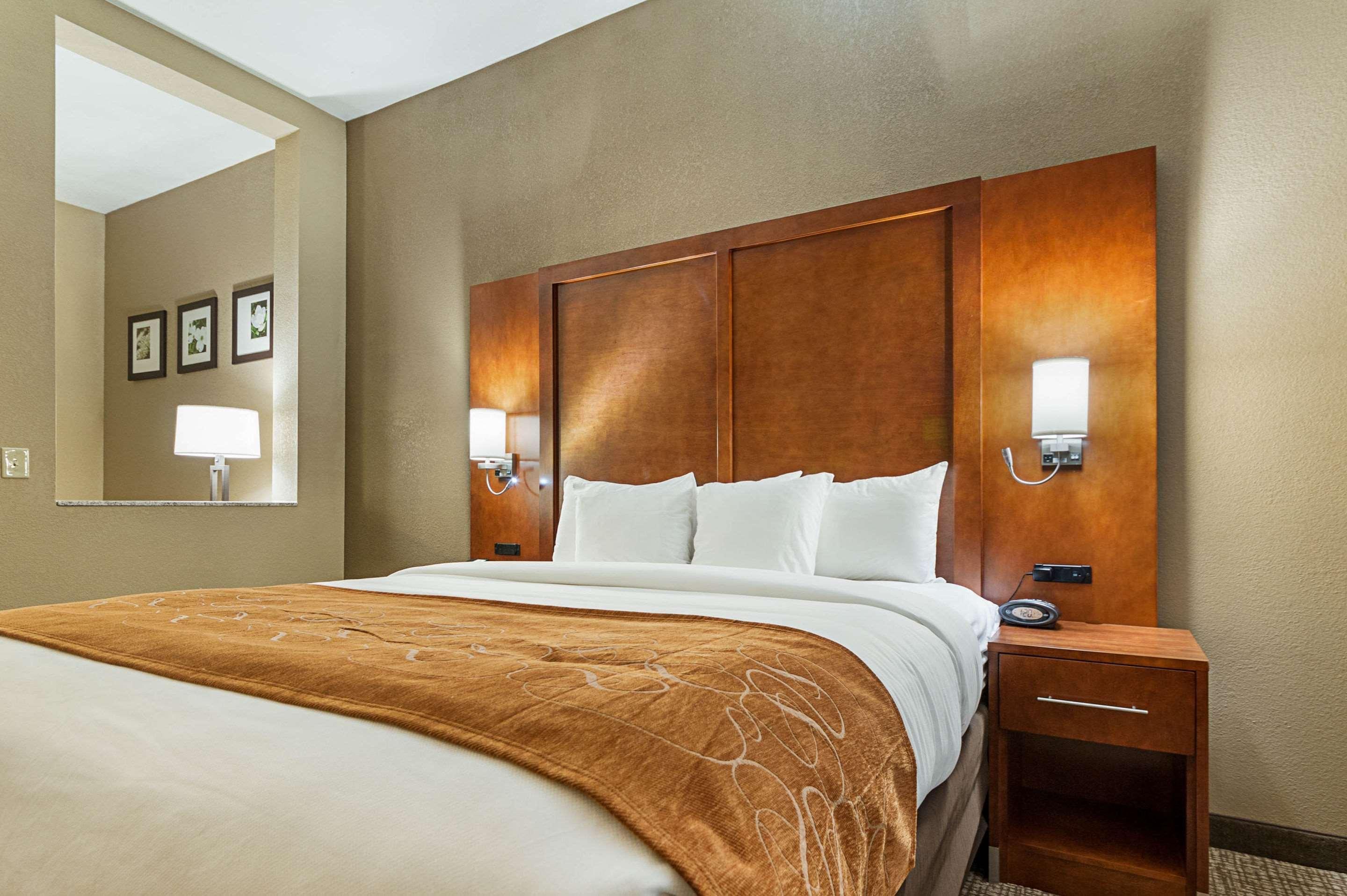 Comfort Suites Batesville Bagian luar foto