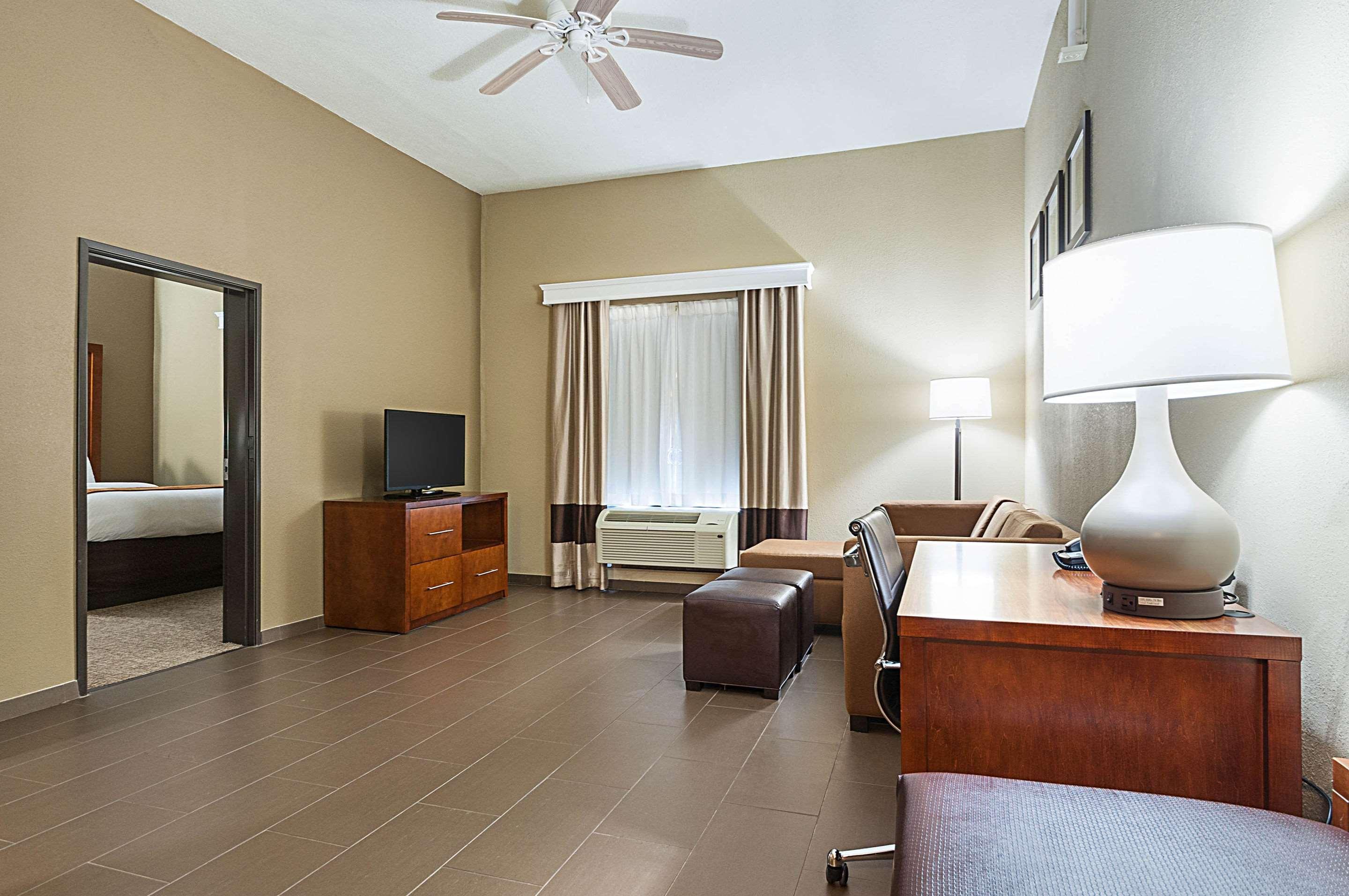 Comfort Suites Batesville Bagian luar foto